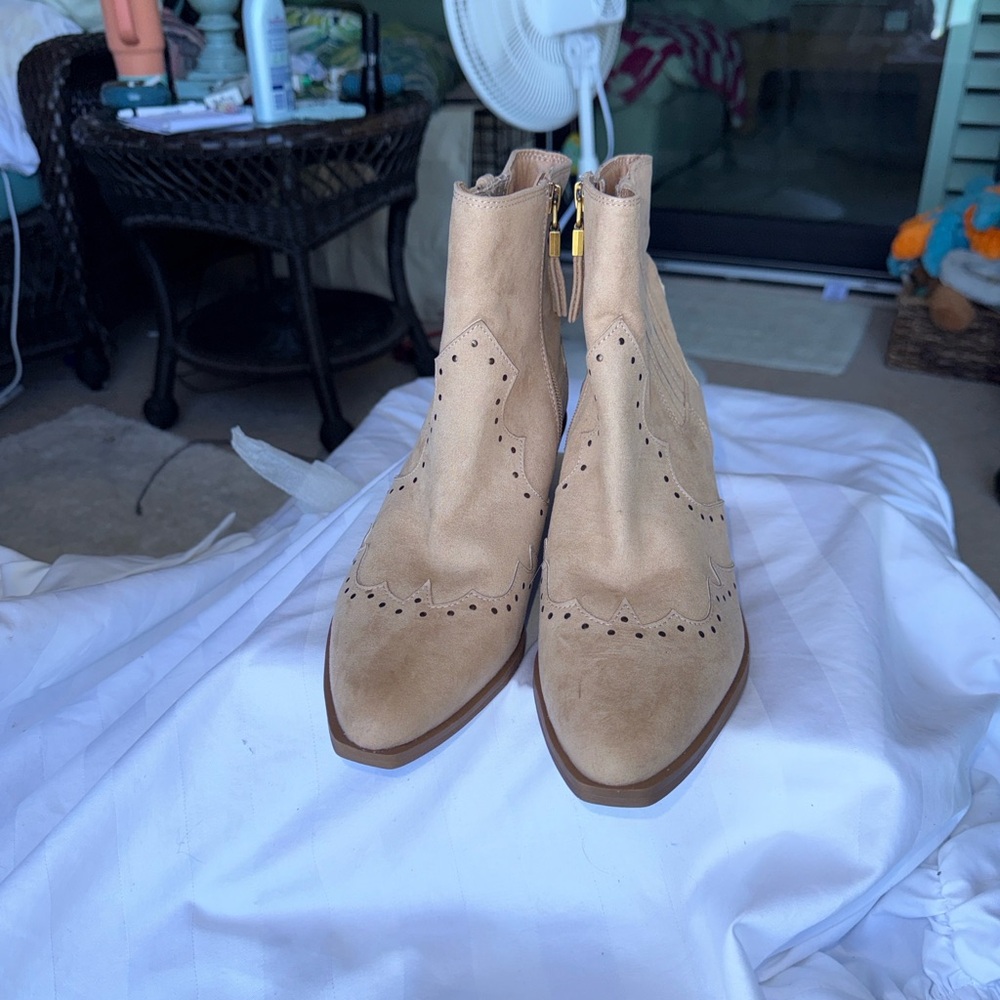 NWOT-No Box -Sam & Suede Freya 2 Western lBoots.
Size 9. - Picture 2 of 7